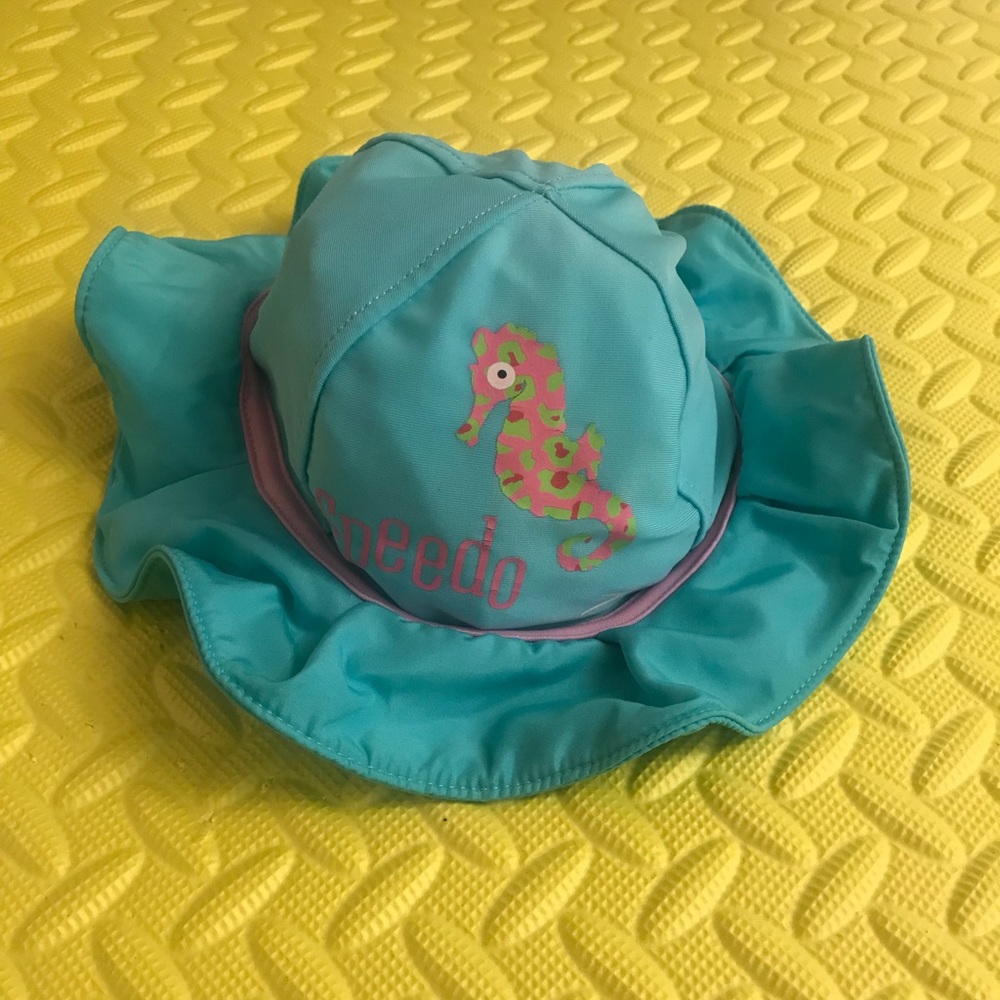 SPEEDO Girls see horse bucket hat